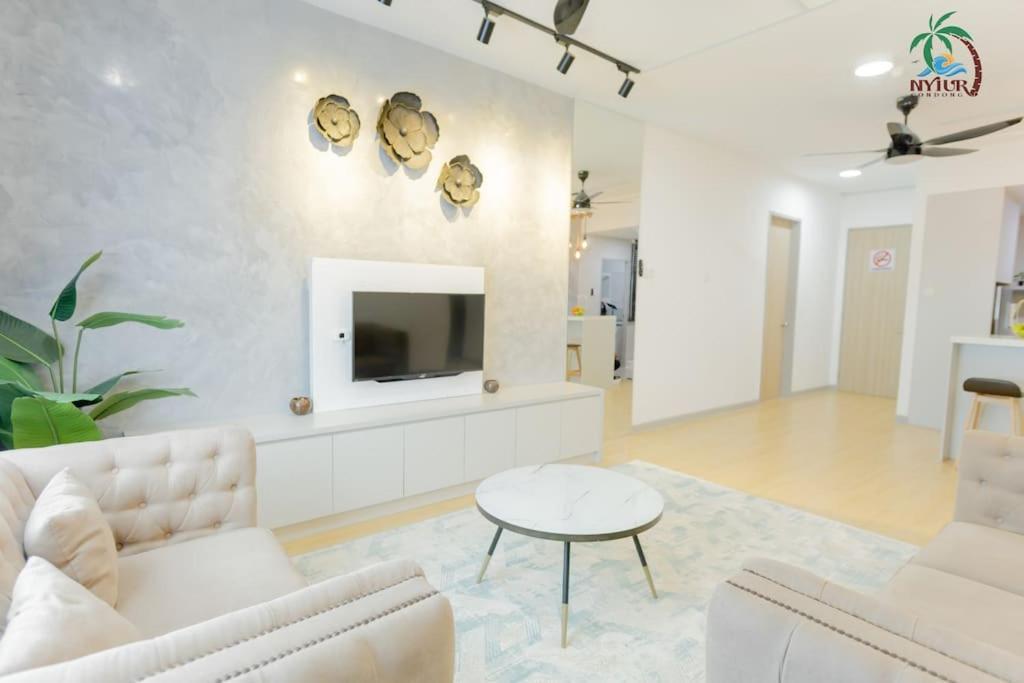 New Drawbridge Condo With Seaview And Pool كُوالا تيرينغانو المظهر الخارجي الصورة