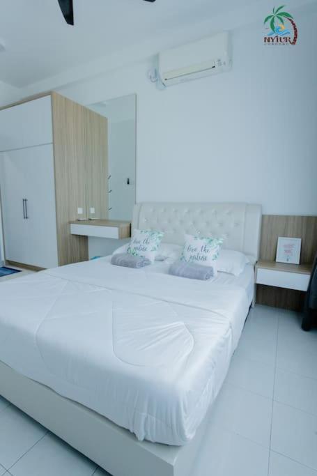 New Drawbridge Condo With Seaview And Pool كُوالا تيرينغانو المظهر الخارجي الصورة