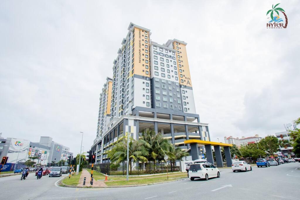 New Drawbridge Condo With Seaview And Pool كُوالا تيرينغانو المظهر الخارجي الصورة