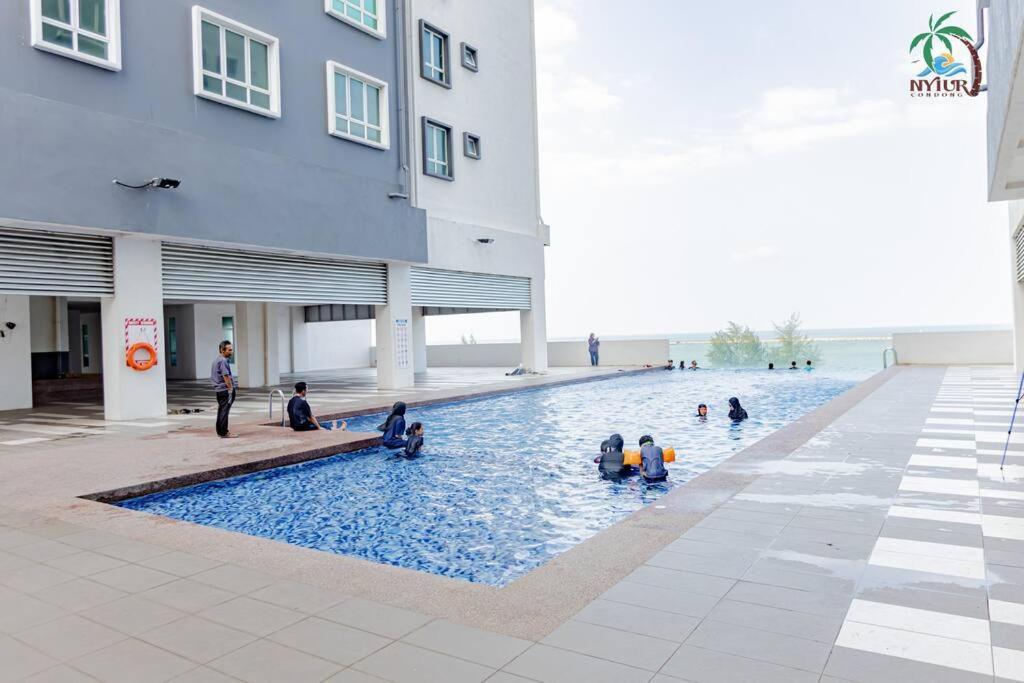 New Drawbridge Condo With Seaview And Pool كُوالا تيرينغانو المظهر الخارجي الصورة